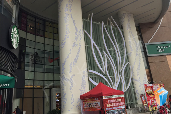 卜蜂中心_大門雕花包柱鋁單板效果實(shí)拍 卜蜂中心_大門雕花包柱鋁單板效果實(shí)拍