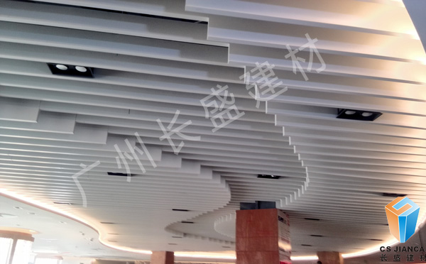 卜蜂中心_白色鋁方通吊頂實(shí)拍 卜蜂中心_白色鋁方通吊頂實(shí)拍