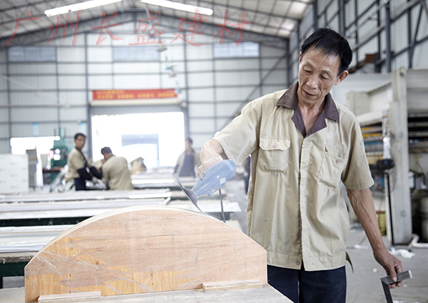 長盛建材鋁蜂窩板廠家產(chǎn)品設(shè)計老師傅 長盛建材鋁蜂窩板廠家產(chǎn)品設(shè)計老師傅