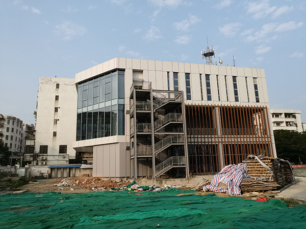 氟碳鋁單板經(jīng)歷風(fēng)吹日曬 氟碳鋁單板經(jīng)歷風(fēng)吹日曬