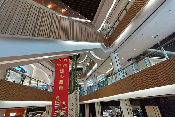 大型商場鋁板裝飾幕墻吊頂效果2 大型商場鋁板裝飾幕墻吊頂效果2