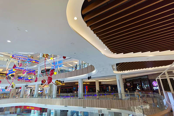 大型商場鋁板裝飾幕墻吊頂效果5 大型商場鋁板裝飾幕墻吊頂效果5