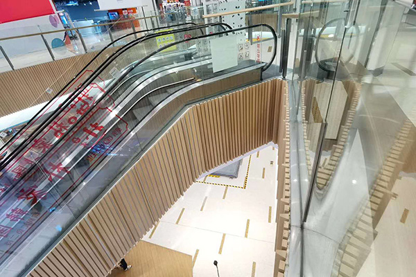 大型商場鋁板裝飾幕墻吊頂效果8 大型商場鋁板裝飾幕墻吊頂效果8